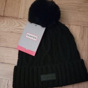HUNTER/Black Pom Beanie